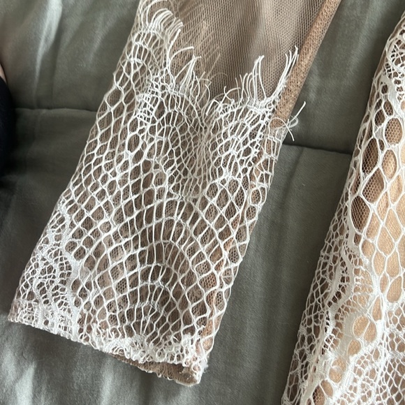 MESH NUDE AND WHITE LACE MINI DRESS - Picture 4 of 5